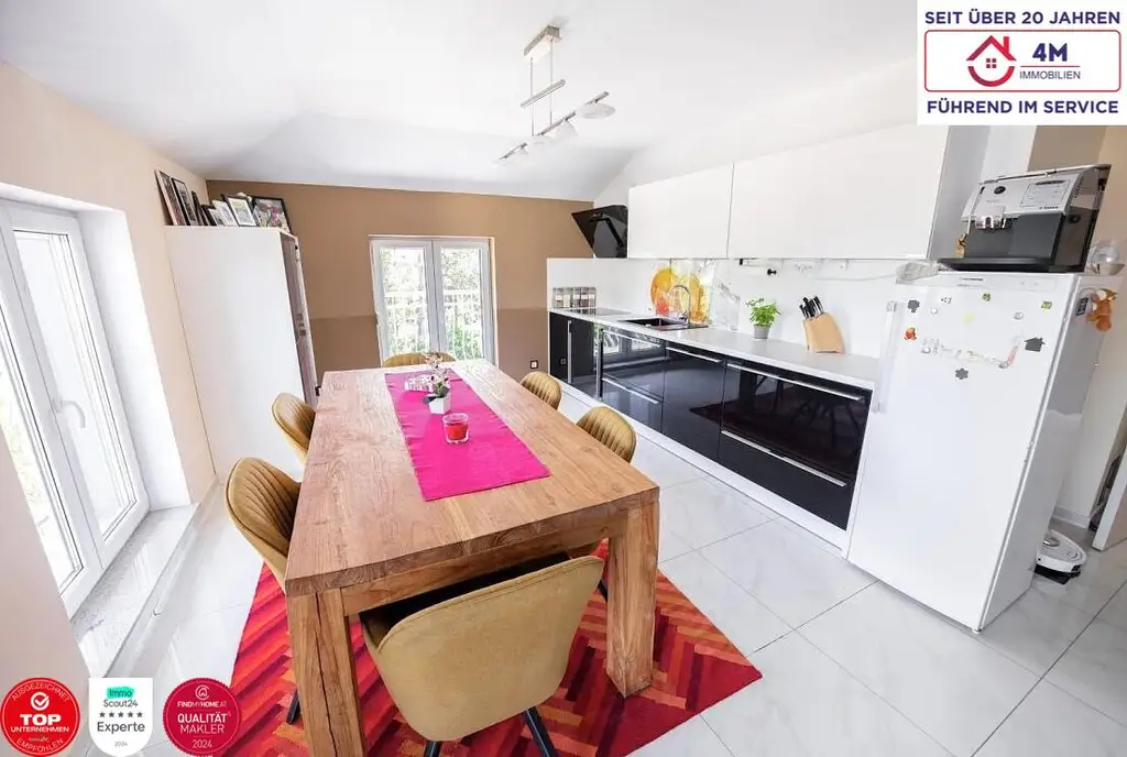4-Zimmer-Dachgeschosswohnung (Bj. 2017) mit 17 m² Dachterrasse, 8 m² Balkon & Schneebergblick