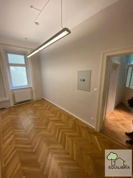 MODERNES ALTBAUBÜRO IN ZENTRALER LAGE