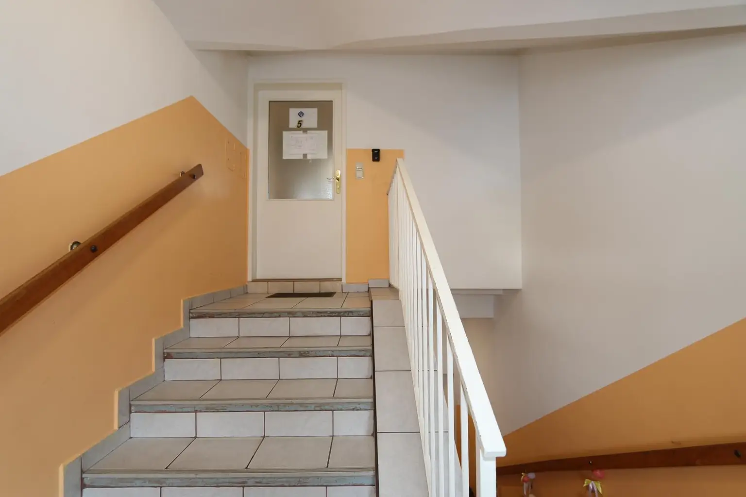 Stiegenaufgang Top 5