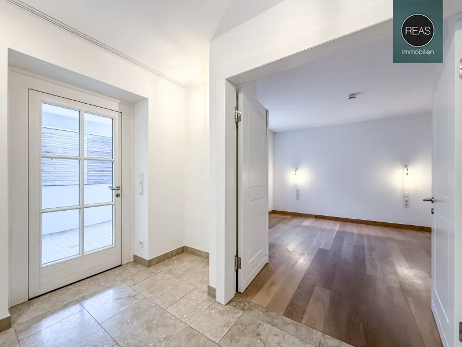 Provisionsfrei: Exklusives Maisonette - Apartment mit Loggia und Terrasse beim Beethoven Museum und Pfarrplatz! Garagen verfügbar!
