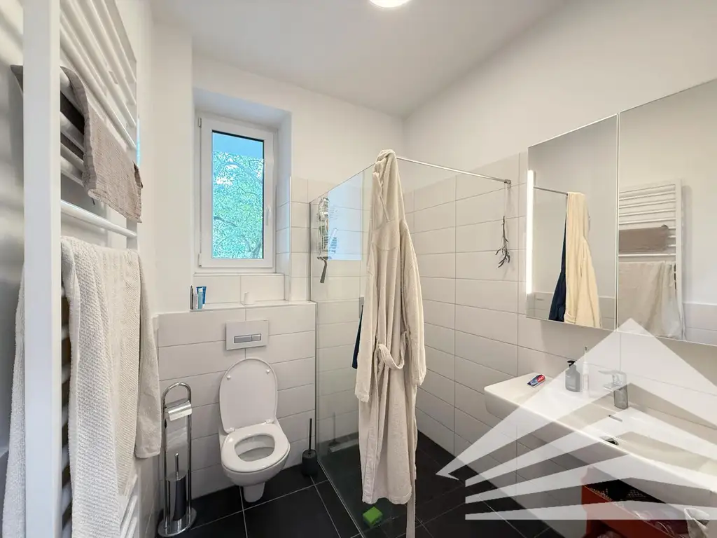 Großzügige 2 Zimmerwohnung mit Innenhofbalkon und moderner Einbauküche!