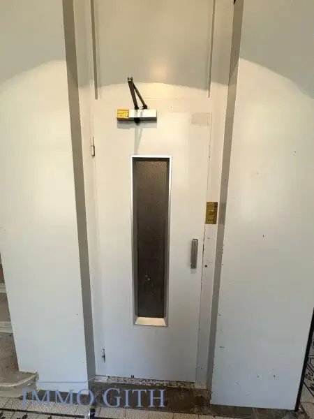 EXKLUSIVE ALTBAUWOHNUNG MIT 2 BALKONEN UND TRAUMBLICK ÜBER WIEN – 258 m² IN BESTLAGE DES 4. BEZIRKS UNBEFRISTET ZU MIETEN!