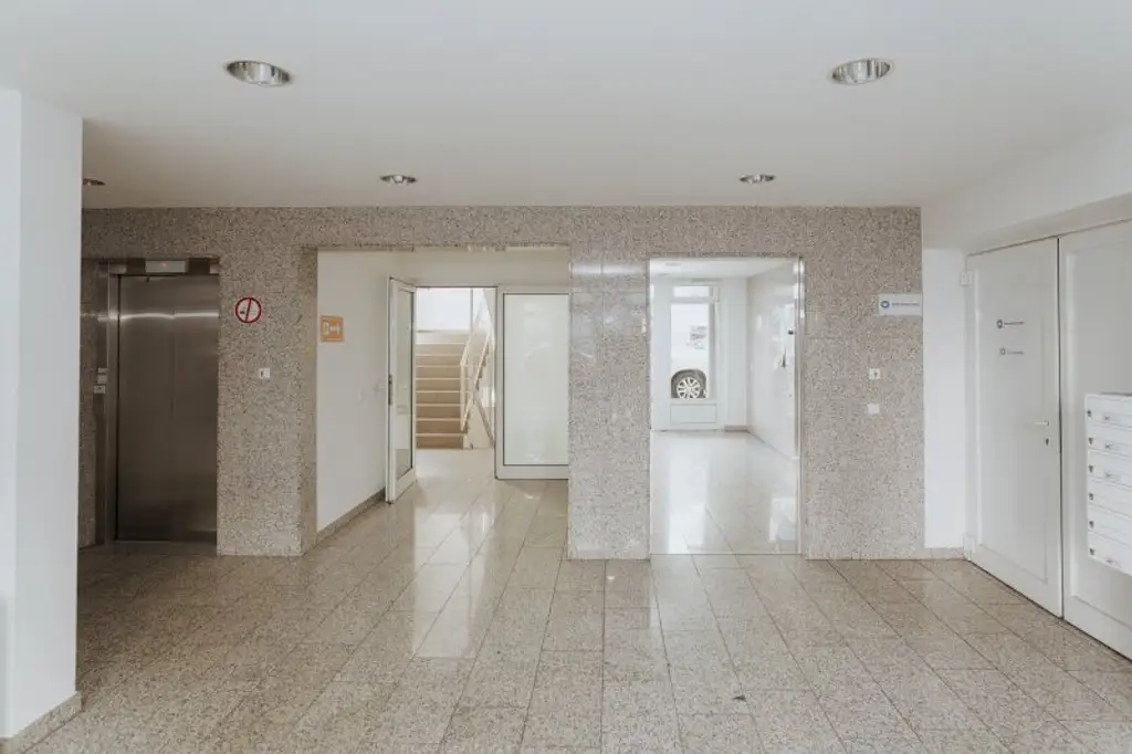 Schöne klimatisierte 3 Zimmer Maisonettewohnung im Dachgeschoß