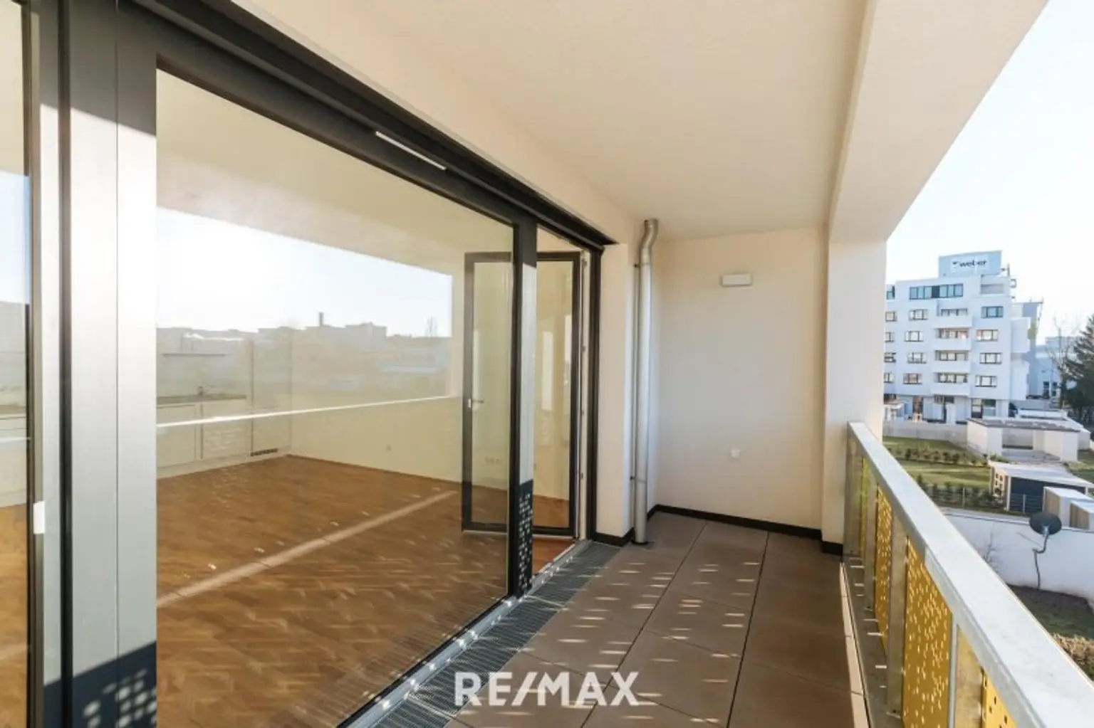 HOCHWERTIGE BAUQULITÄT& ZETGEMÄSSE ARCHITEKTUR!