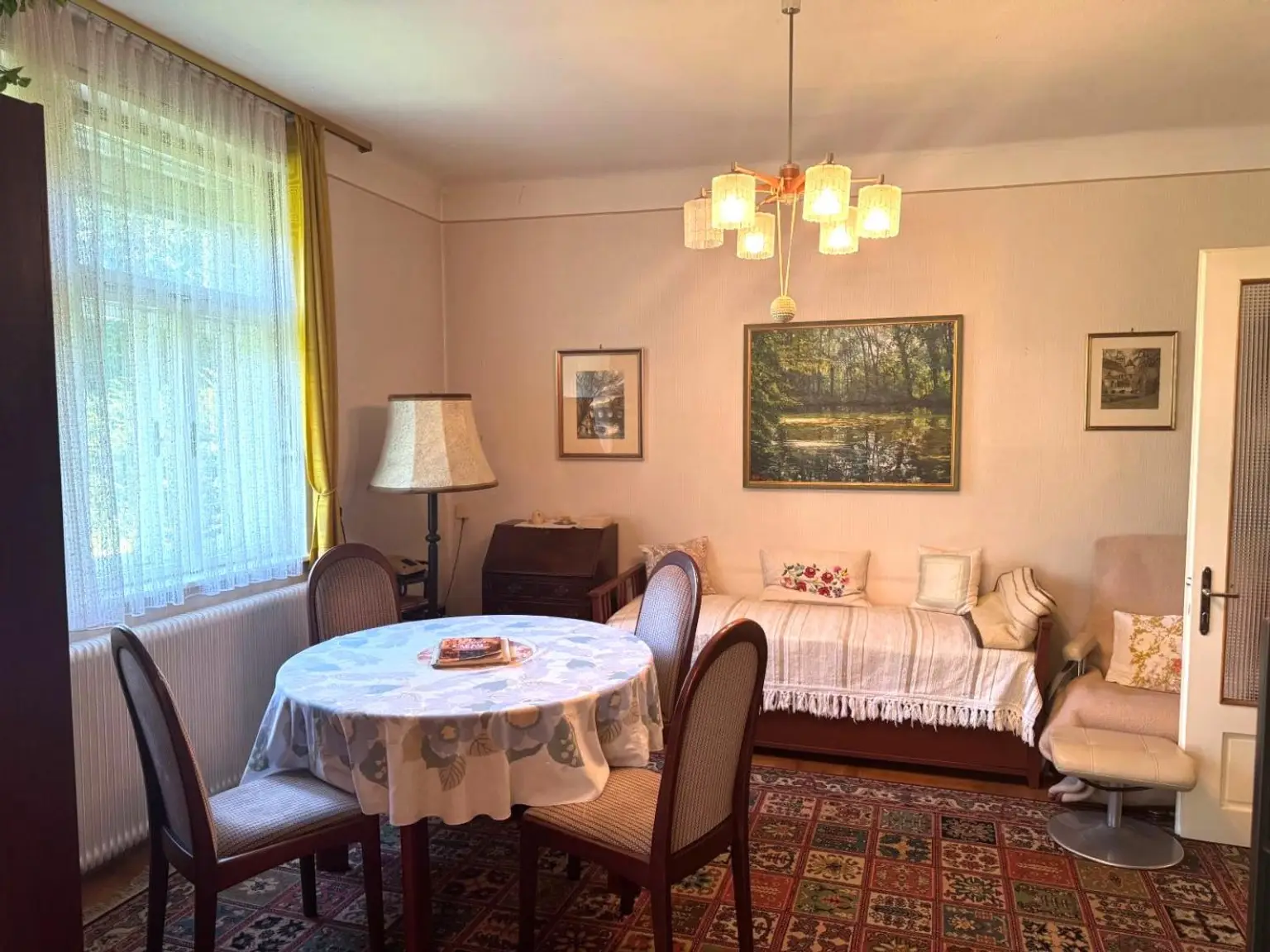 "Einfamilienhaus mit 2535m² großem Grundstück!"