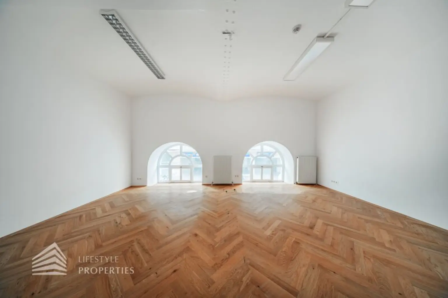 Geräumiges 5-Zimmer Altbau Büro in Toplage