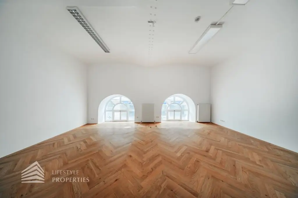 Geräumiges 5-Zimmer Altbau Büro in Toplage