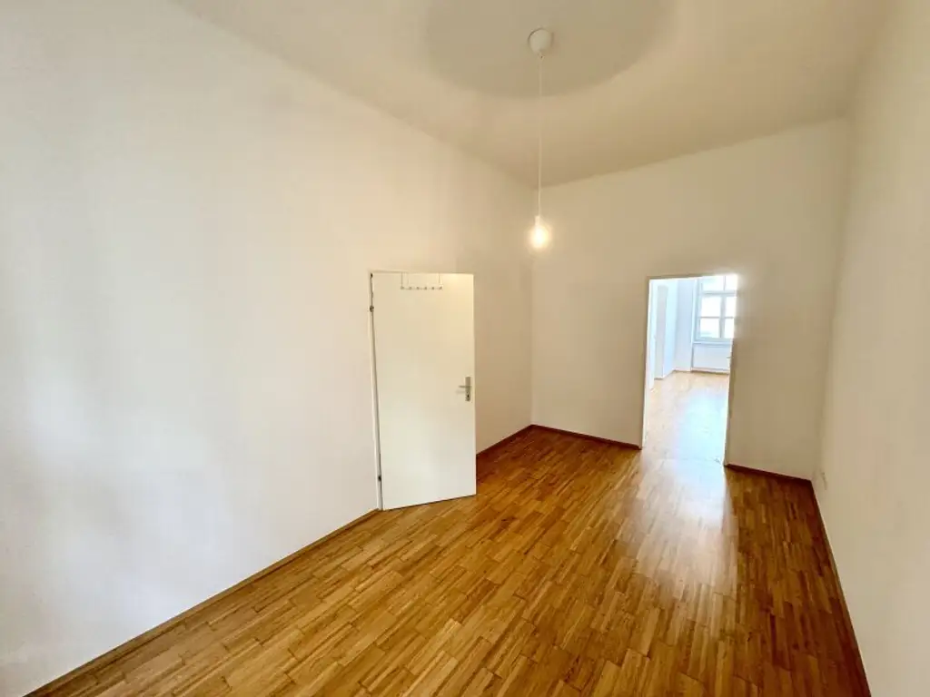 NEU! WG-Geeignete 3,5 Zimmerwohnung in wunderschönem Altbauzinshaus!