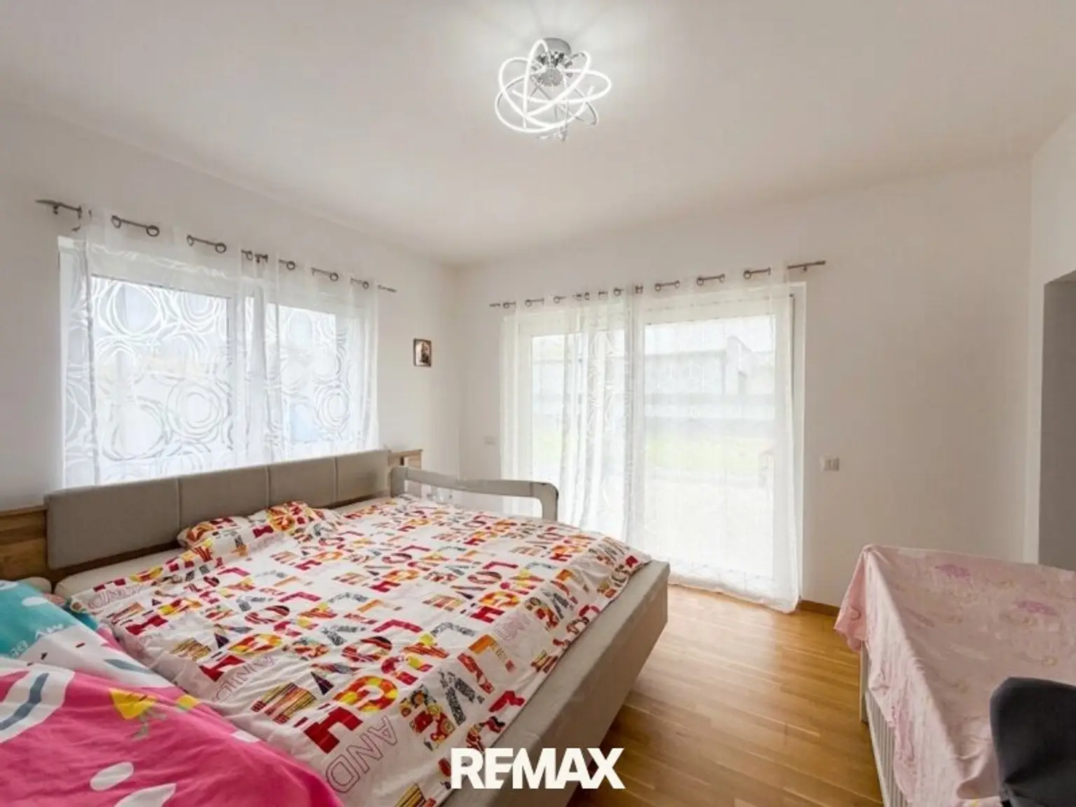 Schlafzimmer 1