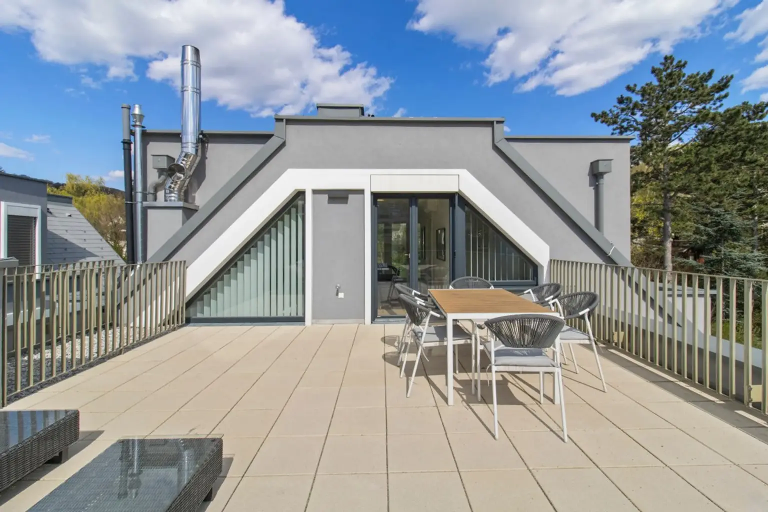 O | ++ WEITBLICK. RUHE. STIL. ++ 3-ZIMMER-MAISONETTE in BESTLAGE | Prima Service Immobilien