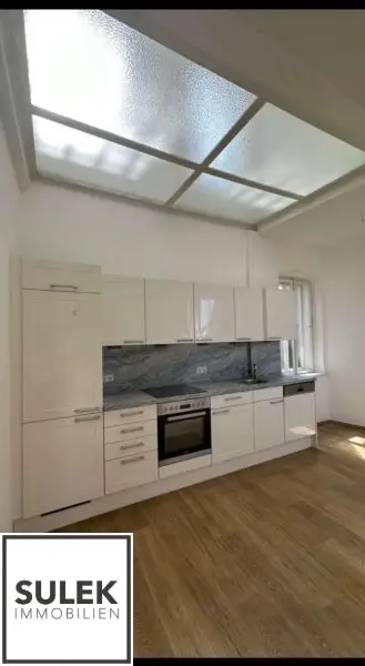 Einzigartige 105 m² große Dachgeschoss Wohnung mit Fernblick // zentrale Lage 1040 // Planstudie DG Ausbau