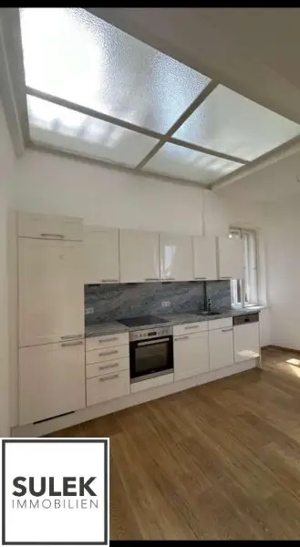 Einzigartige 105 m² große Dachgeschoss Wohnung mit Fernblick // zentrale Lage 1040 // Planstudie DG Ausbau