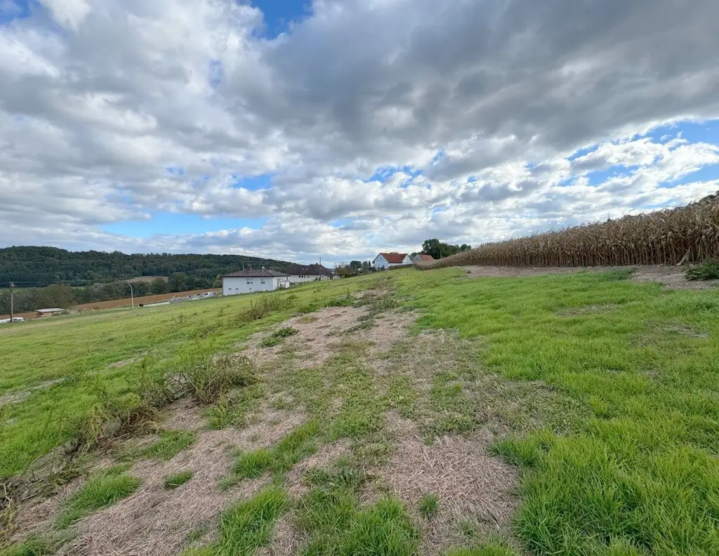 Sonniges Grundstück in BOCKSDORF mit Panoramablick!