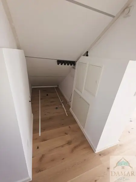 Den Arbeitsalltag im eigenen Whirlpool auf der riesigen Dachterrasse vergessen und die Seele baumeln lassen!