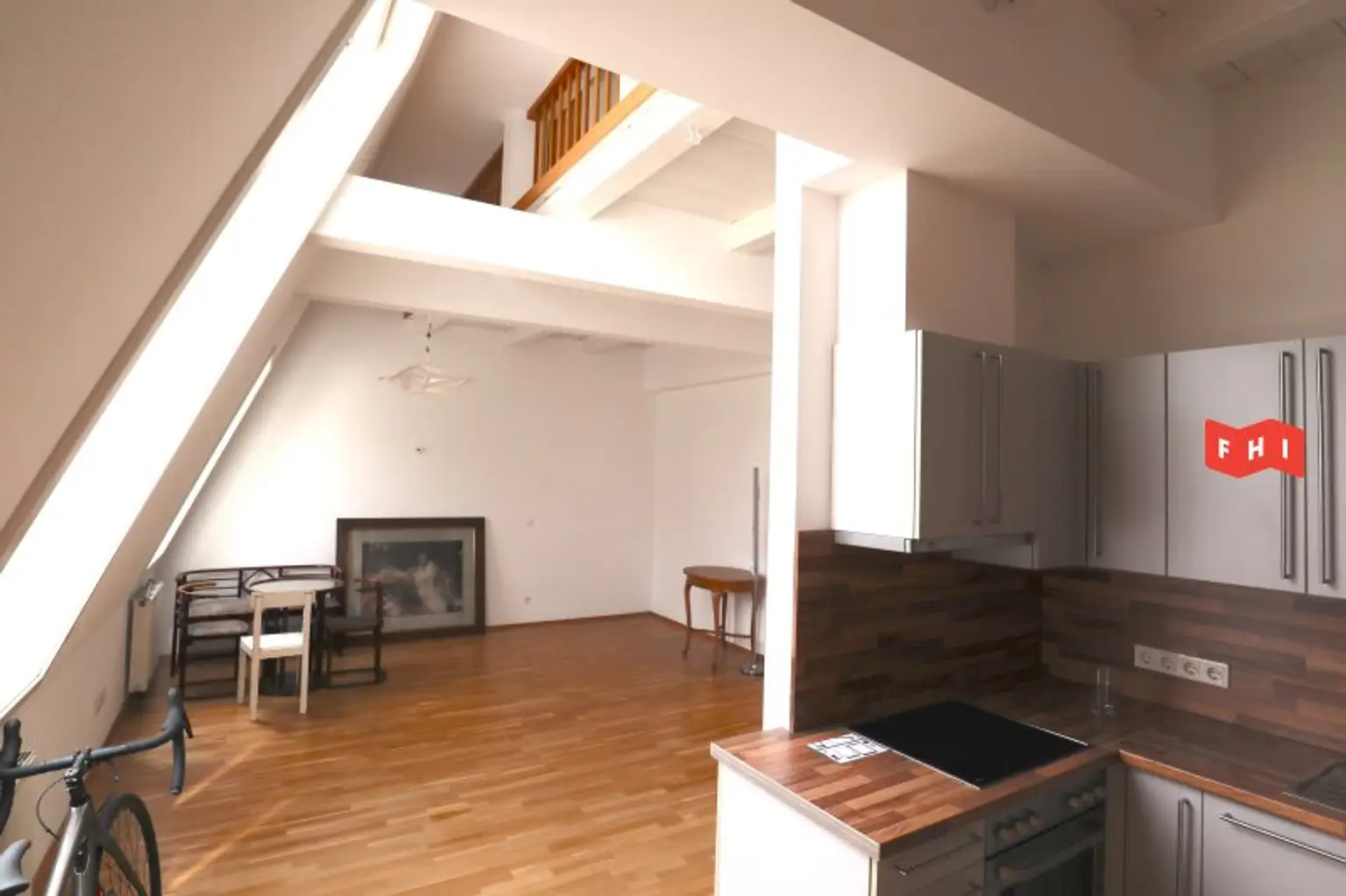 Charmante 60m² Galeriewohnung mit 24m² Terrasse Nähe Naschmarkt