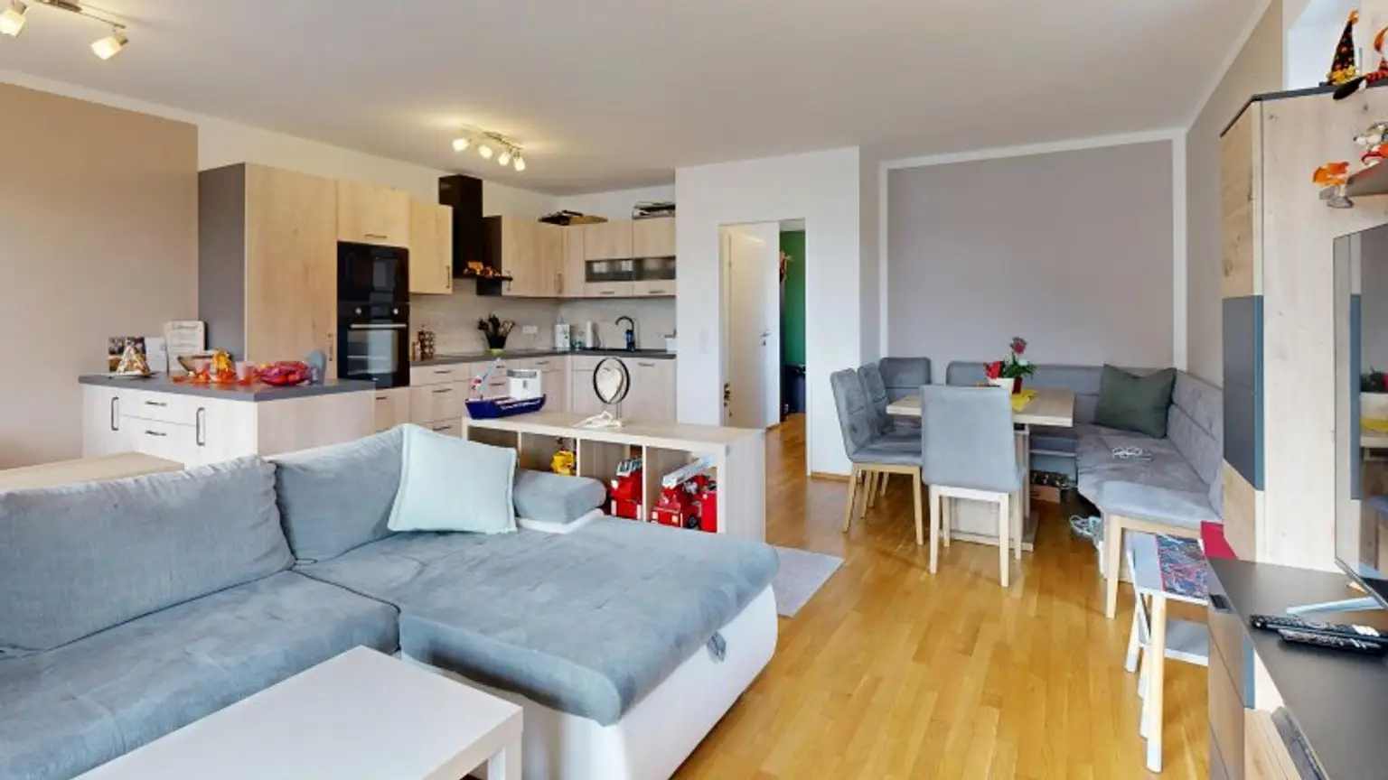 Moderne 3-Zimmer-Eigentumswohnung mit 2 Loggien & Lift! 90 m² Wohnfläche inkl. Küche & KFZ Stellplatz!