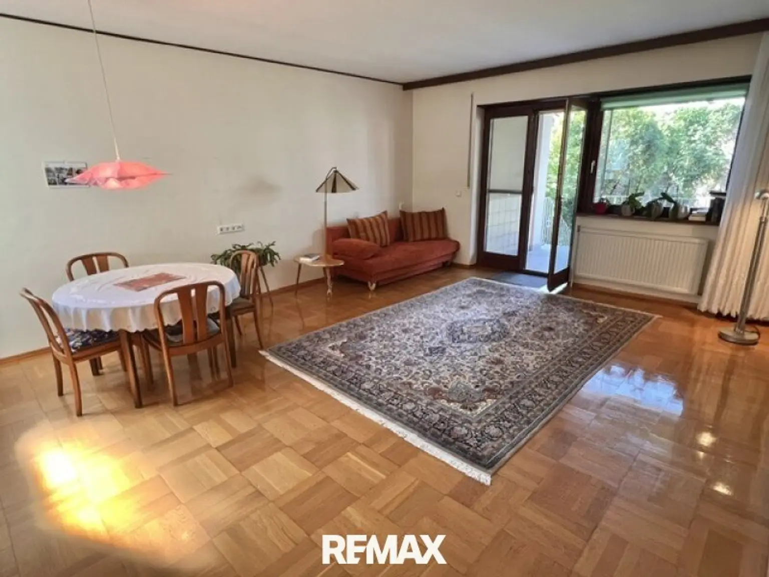 Wohnraum mit Ausgang zur Terrasse