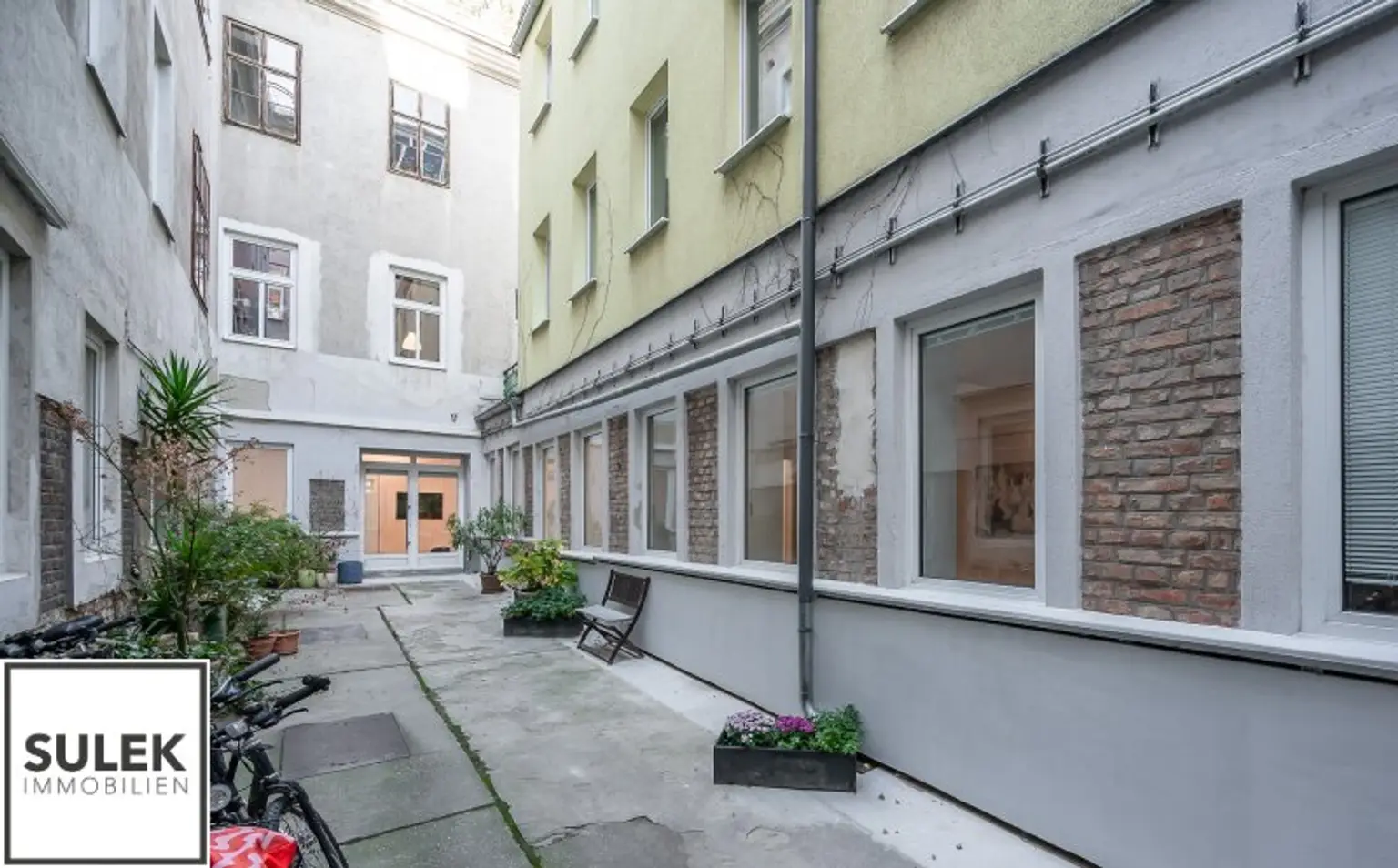 ** ab sofort: ein rd. 260 m² großes Geschäftslokal mit perfektem Grundriss**  Nähe Lerchenfelder Gürtel / Brunnengasse**