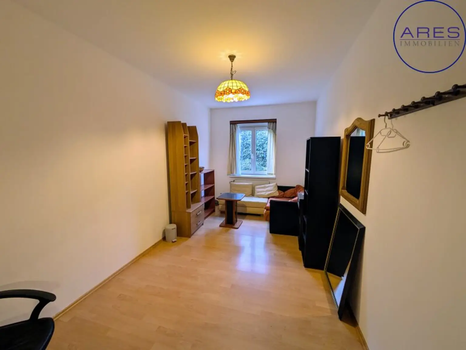 Zentrale Eigentumswohnung mit Loggia, WG-geeignet