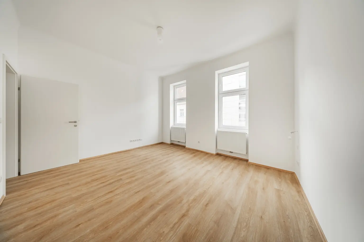 Helle, bezugsfertige 2-Zimmer-Wohnung mit moderner Küche und großem Bad!