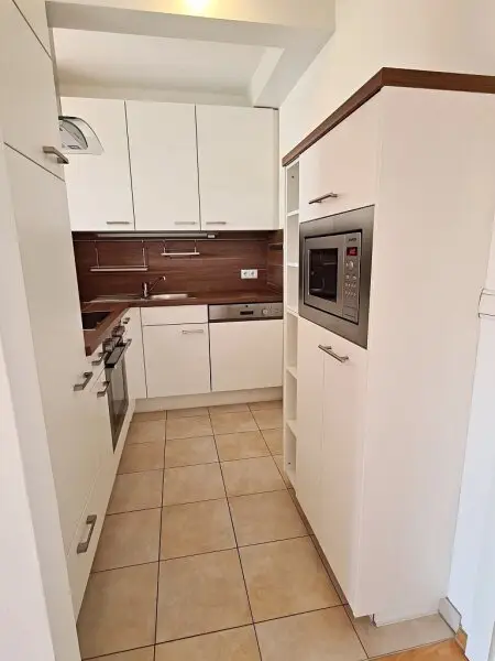 INNSTRASSE, FERNBLICK, unbefristete 97 m2 Dachgeschoß-Maisonette mit Loggia, 2 Zimmer, Komplettküche, Wannenbad, Parketten, gefördert