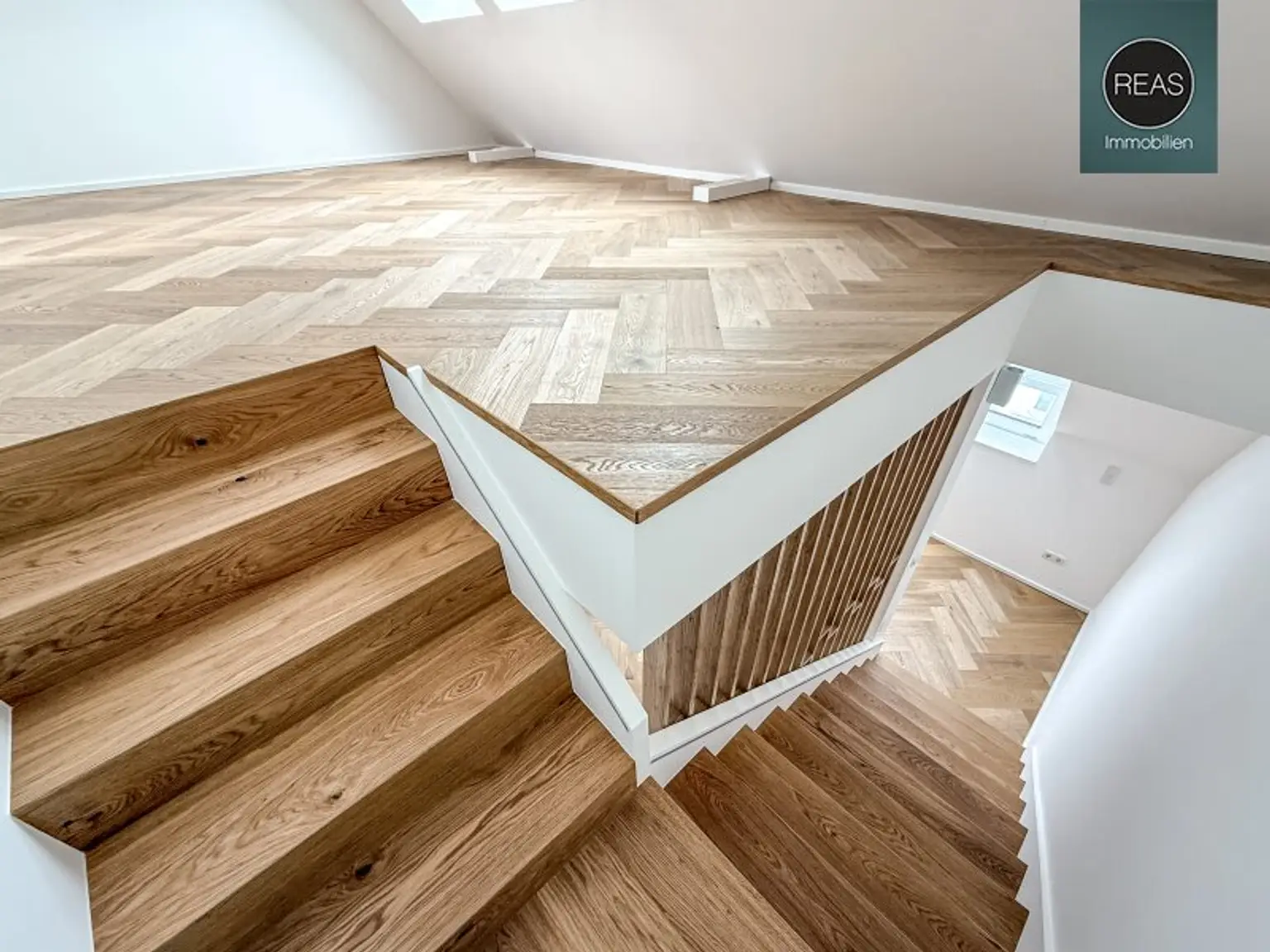 Elevate 1090 – Erstbezug: Dachgeschoss - Maisonette Wohnung (klimatisiert) mit Balkon und Terrasse nahe U6 Alser Straße, AKH!