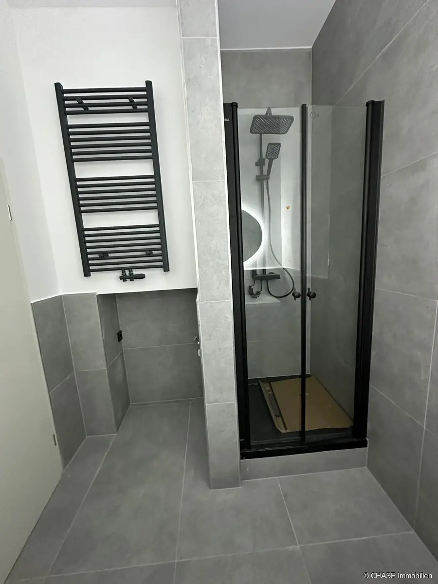 Mit ebenerdiger Dusche