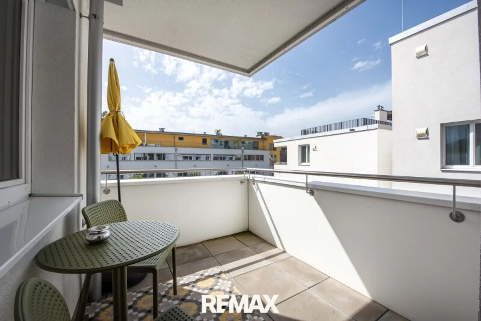 Überdachter Balkon