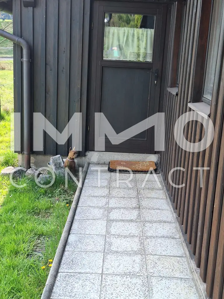 Sonniges Grundstück mit Gartenhütte