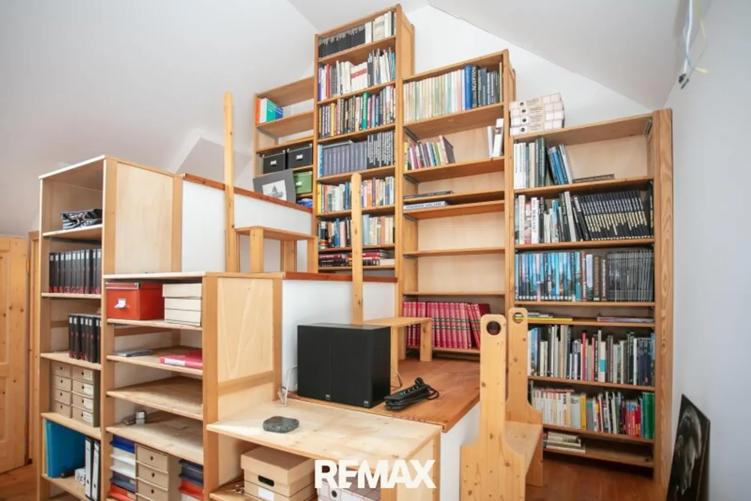 Atelier Bücherregal
