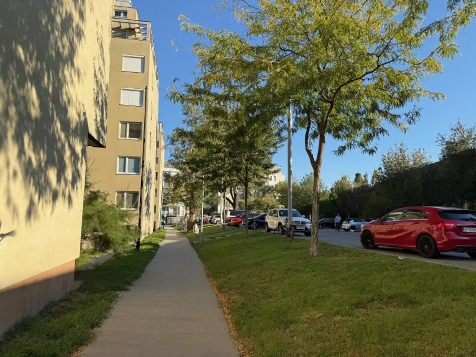 Hofmannsthalgasse (gegnüber Village im Dritten): 2-Zimmer-Neubau mit verglaster Loggia (ca. 60 m2), mit Klima & sep. Küche!