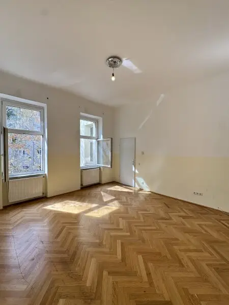 Leeres Zinshaus mit baubewilligtem Dachausbau im 2. Bezirk – Top Investment