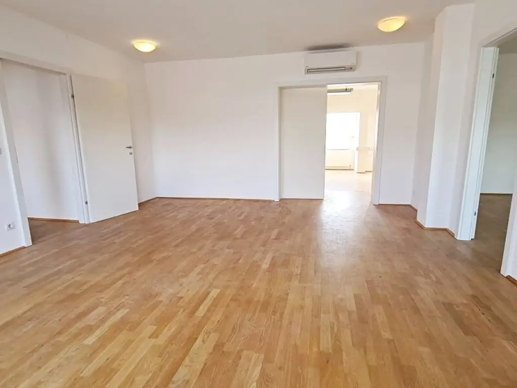 ZIEGLERGASSE bei FUZO Mariahilfer Straße, 141 m2 Bürofäche, 3 Zimmer, Serverraum, Küche, Klimaanlagen, Dachgeschoß