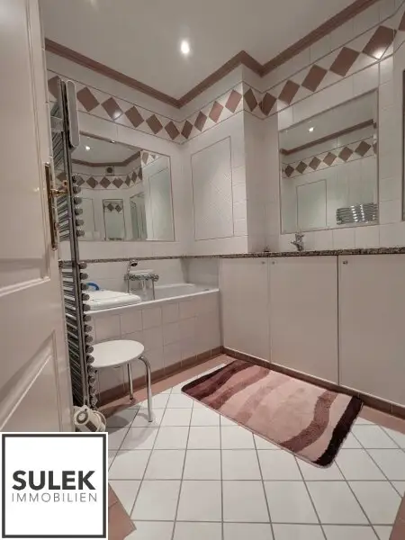 Breitenfurterstraße 222: perfekt aufgeteilte Wohnung im 3. Stock OHNE Lift (mit Balkon und Weitblick)