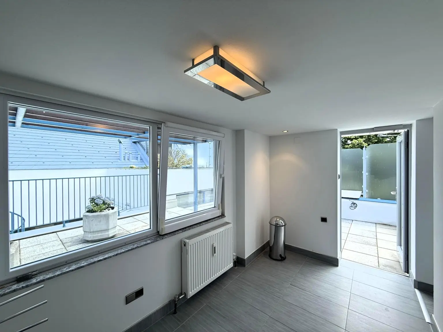Modernes Atelier, Loft, Dachterrasse im Neunzehnten // Modern Studio, loft, roof terrace in the nineteenth //