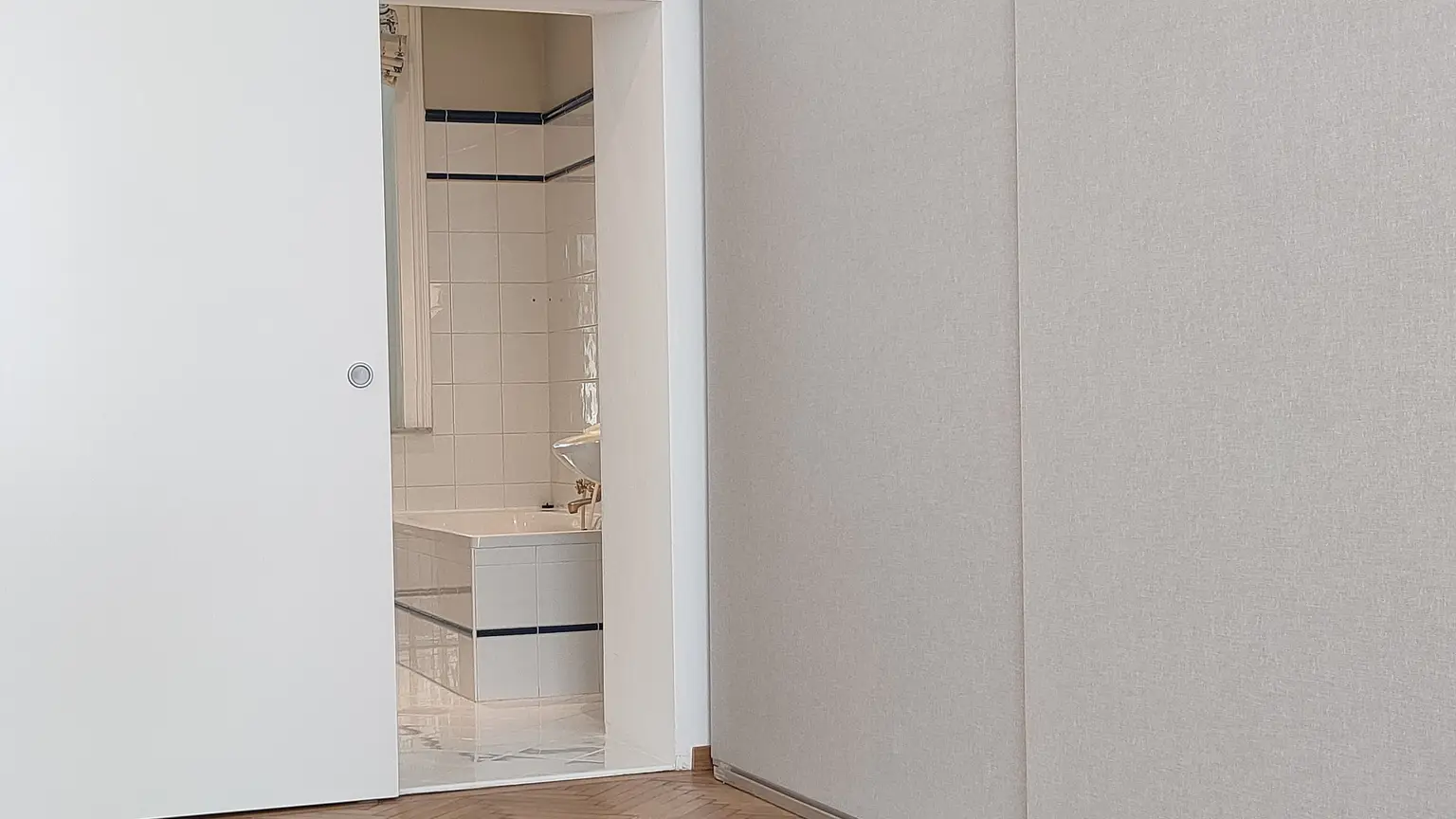 ! GEPFLEGTE 3 ZIMMER STILALTBAUHAUPTMIETE IN AKH-/UNI-/VOLKSOPERNNÄHE !