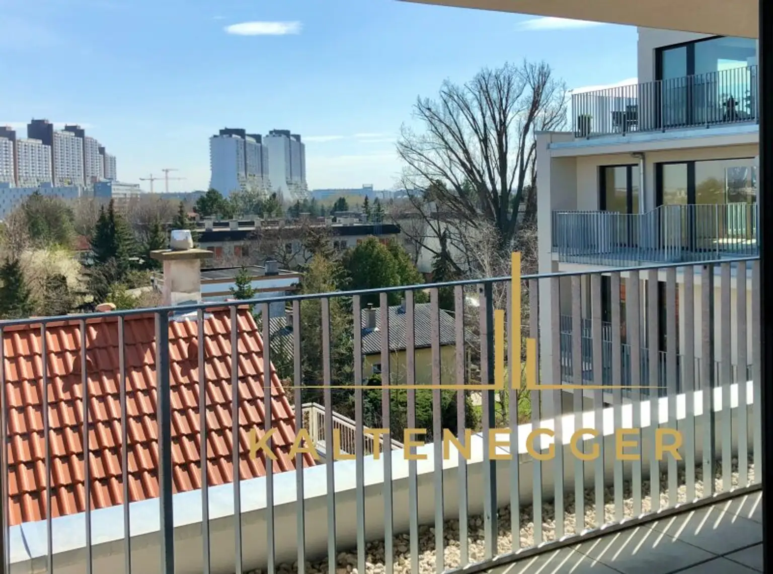 Helle 2-Zimmer Wohnung mit Terrasse im 3. Stock - für Singles oder Paare
