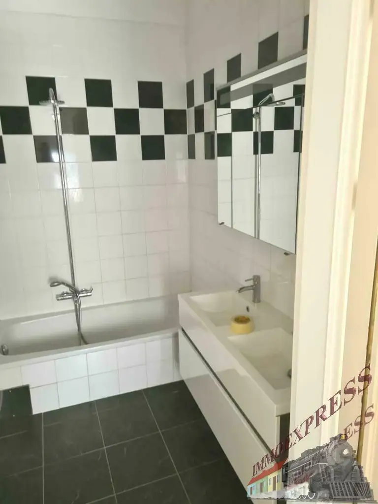Unbefristete 3-Zimmer Dachgeschoßwohnung mit 20 m² Terrasse , inkl. HK und WW