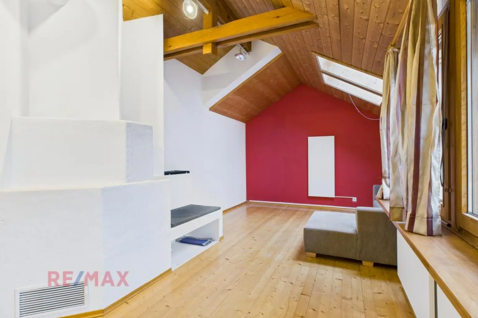 Wohnzimmer / Kachelofen