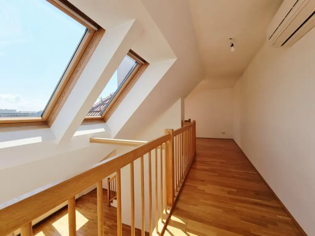Lichtdurchflutete Maisonette mit Dachterrasse & Klimaanlage – wohnen zwischen Landhausviertel & Promenade