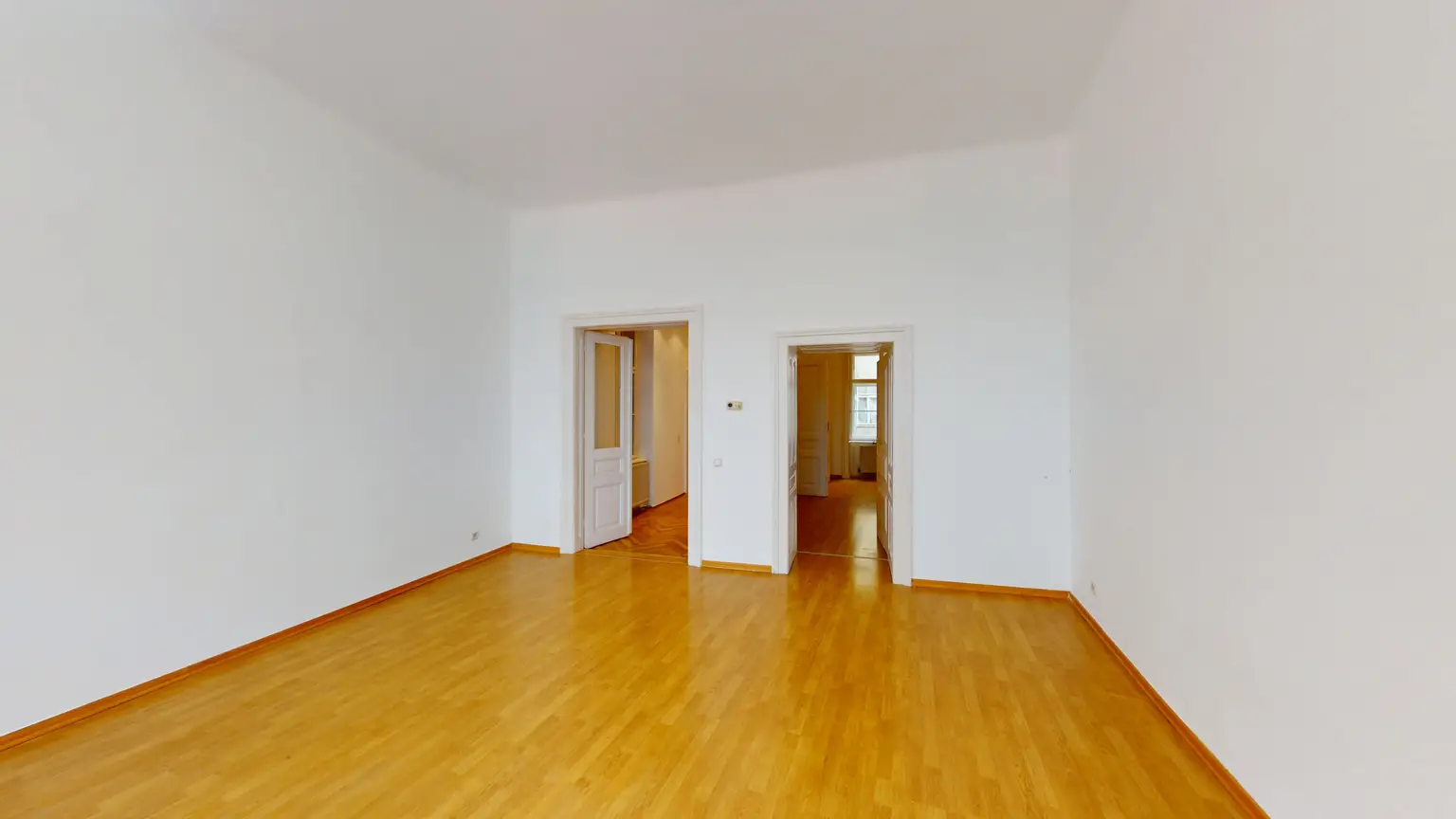 Renovierte 2-Zimmer-Wohnung – zentral begehbar & unbefristete Miete