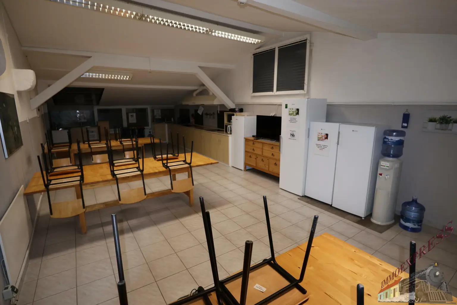 1 Zimmer Mietwohnungen mit 1 Bett  in Fischamend 420,-- Euro monatliche Pauschale ab Jänner / Februar 2026 verfügbar