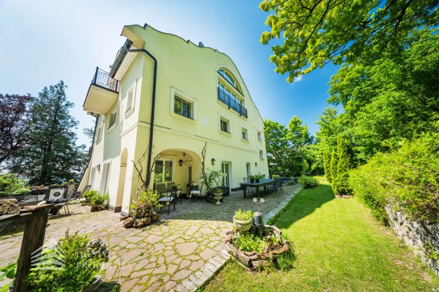 Luxuriöse Parkvilla mit einzigartigem Fernblick am Kahlenberg