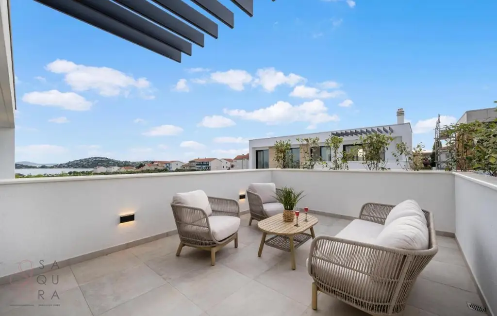 Elegante Villa in Tribunj – Mediterranes Leben mit Investitionswert