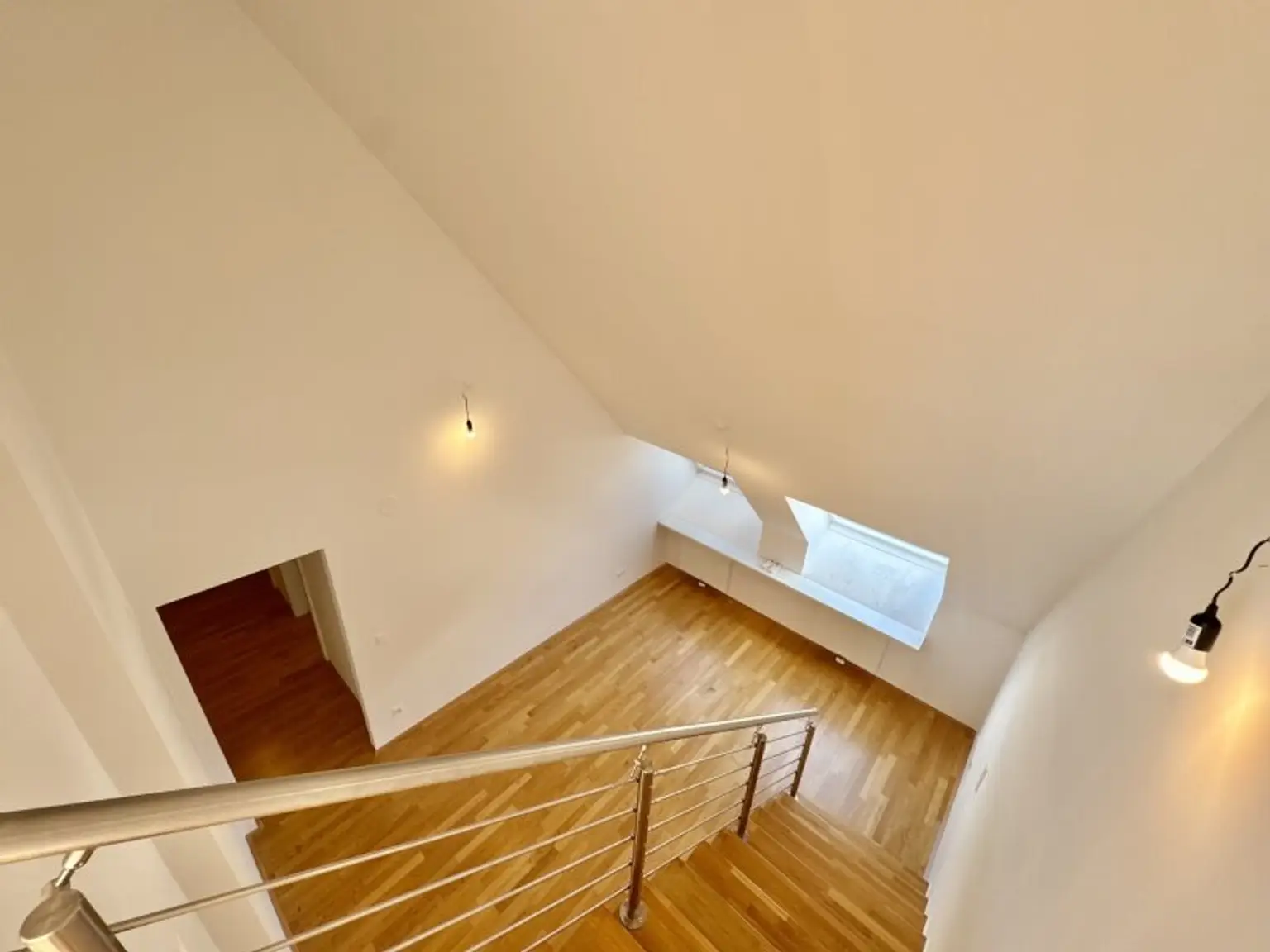 NEU! Wunderschöne Dachgeschoßwohnung mit 3 Zimmern plus großer Galerie!