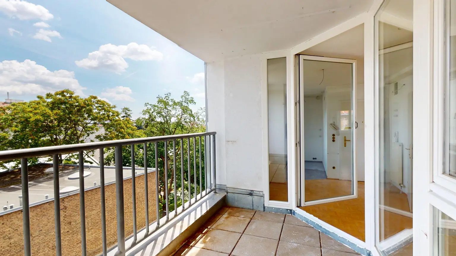 Martinstraße 30: Lichtdurchflutete Wohnung mit sonniger Loggia - Wohnküche - Nahe dem beliebten Kutschkermarkt