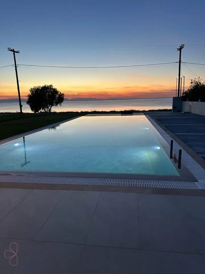 Erste Villa am Ufer – Ihr privates Paradies in Posidi