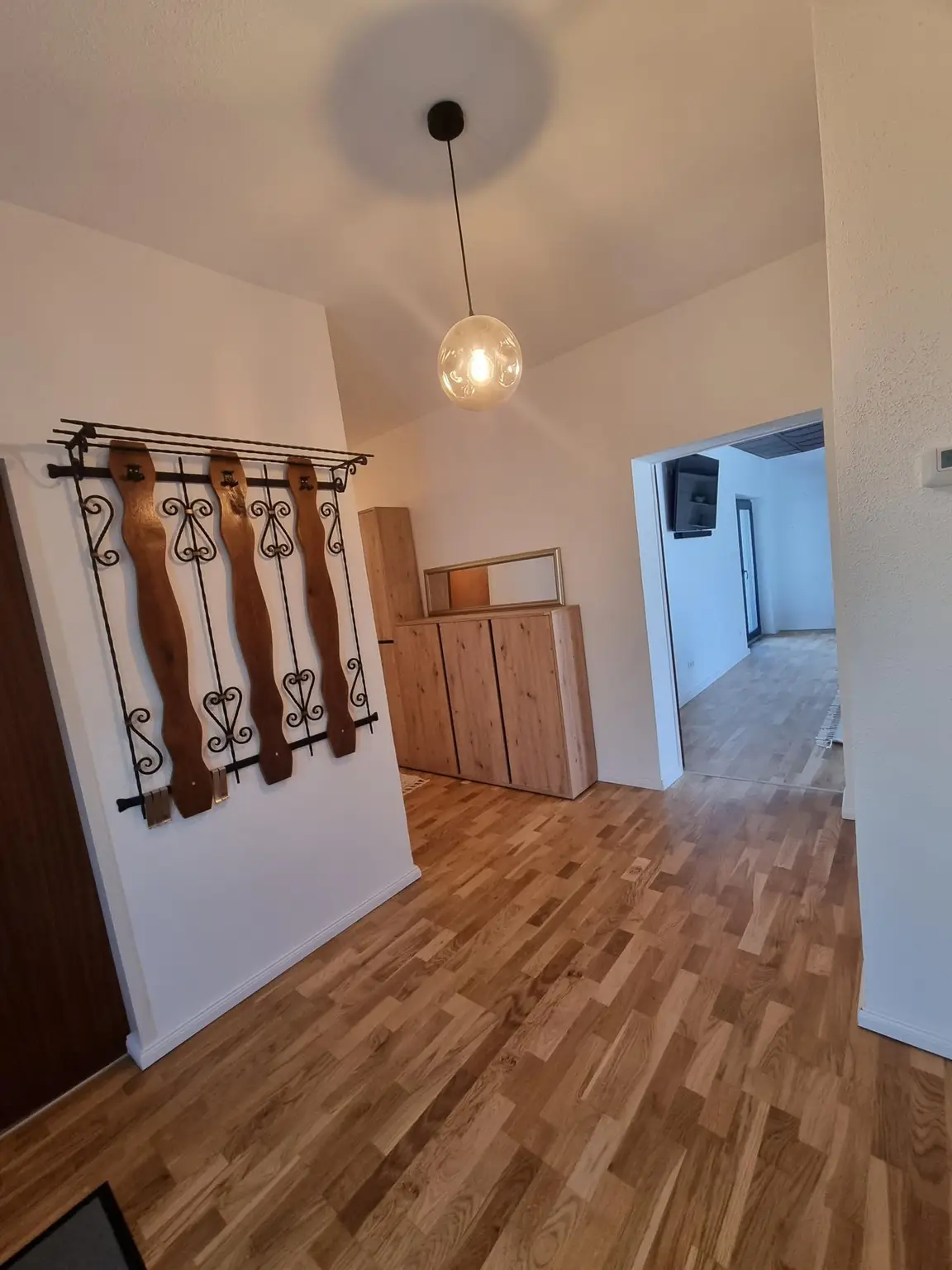 LIEBEVOLLER BUNGALOW MIT GEPFLEGTEM GARTEN IN TRAUMHAFTER RUHELAGE