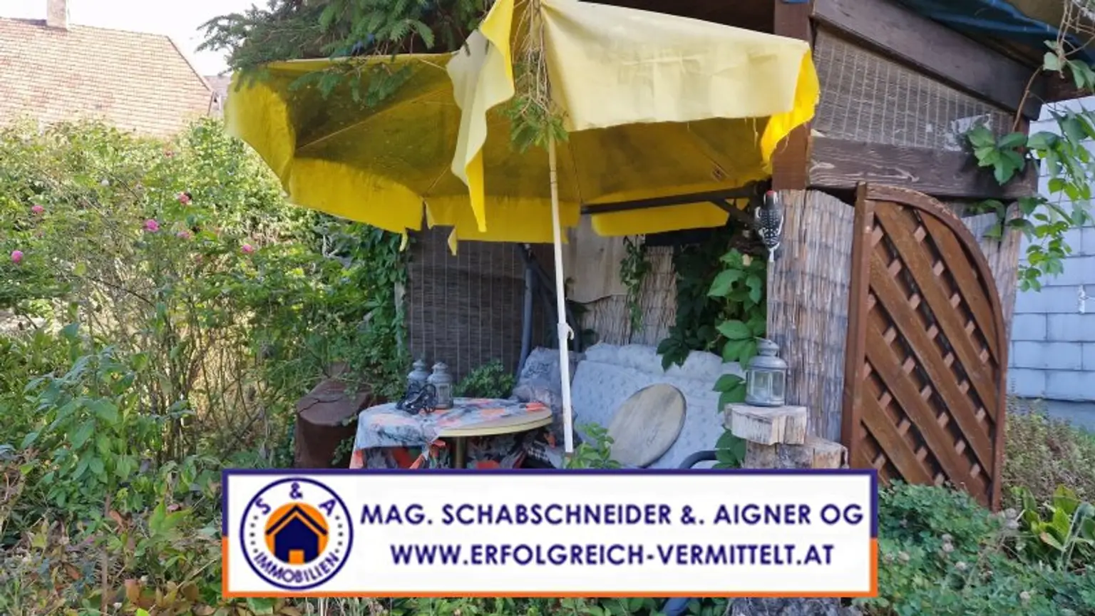 Kleines Stadthaus zum Renovieren mit ruhigem Garten mitten im Zentrum!