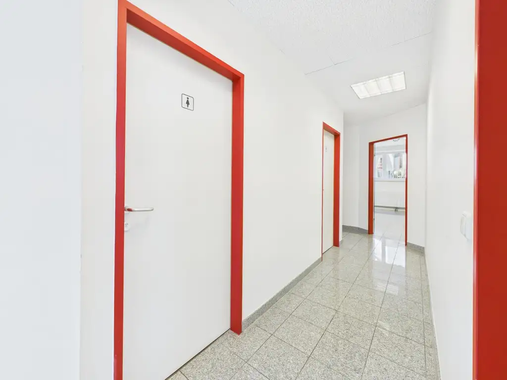 Kernsaniertes Anlageobjekt mit großzügigen Büroflächen und Wohneinheiten in 4050 Traun